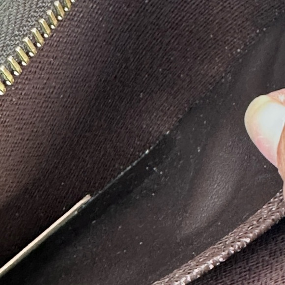 LOUIS VUITTON Damier Ebene Zippy Wallet
Long Wallet CA3112 - Picture 14 of 15